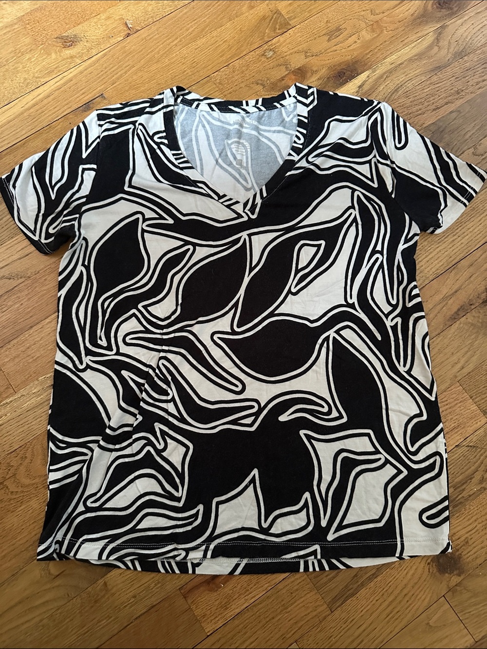 Nine West Floral Zebra Print Women's Top black and white Soft Spin sz Small